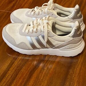 adidas Women’s Cream and Silver  Sneakers size 6